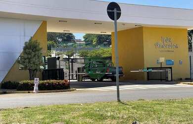 Imagem: O terreno à venda possui e está localizado em Loteamento