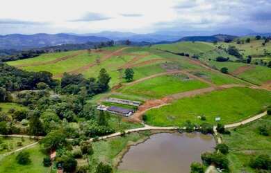 Imagem: O terreno possui 600m² de Área e está localizado em Centro