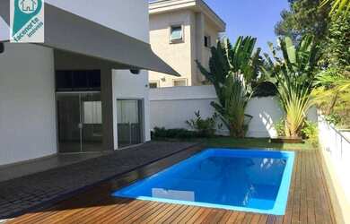 Imagem: A casa em condomínio possui 4 Dormitórios, 4 Banheiros, 4