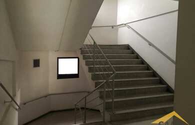 Imagem: O depósito possui 5 Vagas na garagem, 2.515m² de Área e