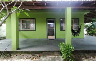 Imagem: A casa possui 3 Dormitórios, 2 Banheiros, 3 Vagas na garagem