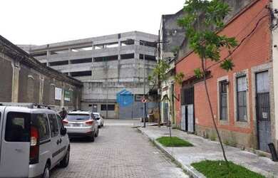 Imagem: O depósito possui 642m² de Área e está localizado em Santo