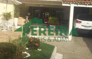 Imagem: A casa em condomínio possui 5 Dormitórios, 1 Banheiro, 3 Vagas