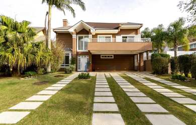 Imagem: A casa em condomínio possui 4 Dormitórios, 5 Banheiros, 5