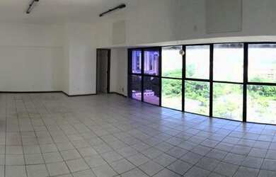 Imagem: O depósito possui 2 Vagas na garagem e 60m² de Área e está