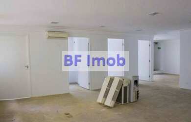 Imagem: O depósito possui 4 Vagas na garagem, 203m² de Área e está