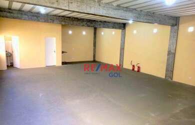 Imagem: O depósito possui 3 Vagas na garagem e 105m² de Área e está