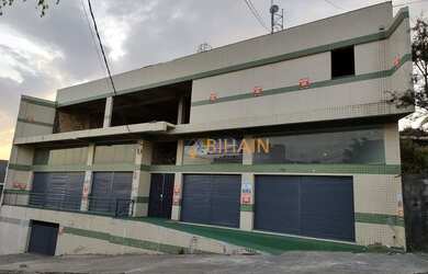 Imagem: O depósito possui 5 Vagas na garagem, 1100m² de Área e está