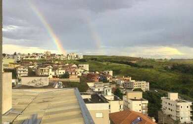 Imagem: O apartamento possui 2 Dormitórios, 2 Banheiros, 2 Vagas na