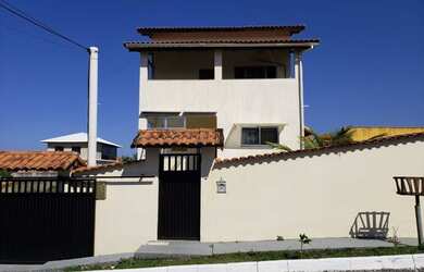 Imagem: A casa possui 3 Dormitórios, 2 Banheiros, 5 Vagas na garagem