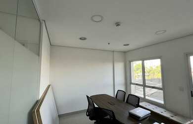 Imagem: O depósito possui 1 Vaga na garagem e 30m² de Área e está