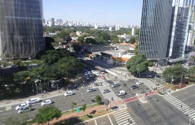 Imagem: O depósito possui 3 Vagas na garagem, 120m² de Área e está