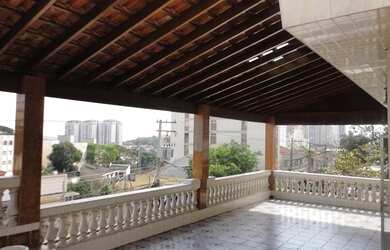 Imagem: O depósito possui 5 Vagas na garagem, 350m² de Área e está