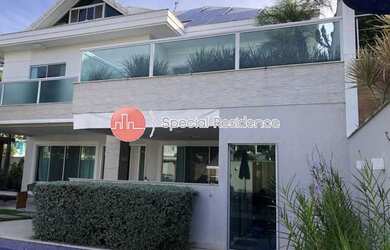 Imagem: A casa em condomínio possui 5 Dormitórios, 5 Banheiros, 5