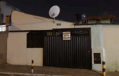 Imagem: A casa possui 2 Dormitórios, 1 Banheiro, 1 Vaga na garagem