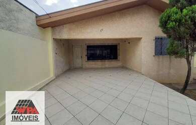 Imagem: A casa possui 3 Dormitórios, 1 Banheiro, 4 Vagas na garagem