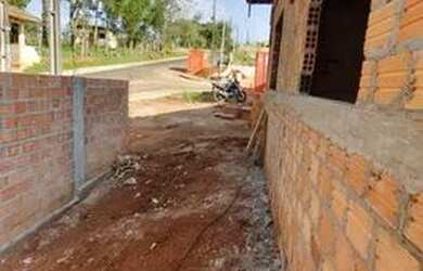 Imagem: A casa possui 2 Dormitórios, 1 Banheiro, 1 Vaga na garagem