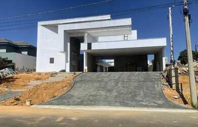 Imagem: A casa possui 4 Dormitórios, 5 Banheiros, 3 Vagas na garagem