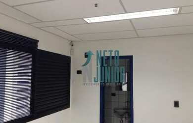 Imagem: O depósito possui 1 Vaga na garagem, 33m² de Área e está