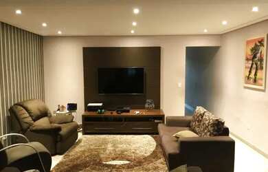 Imagem: A casa possui 2 Dormitórios, 1 Banheiro, 1 Vaga na garagem