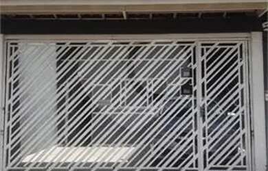 Imagem: A casa possui 2 Dormitórios, 2 Banheiros, 1 Vaga na garagem