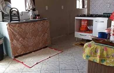 Imagem: A casa possui 2 Dormitórios, 2 Banheiros, 1 Vaga na garagem