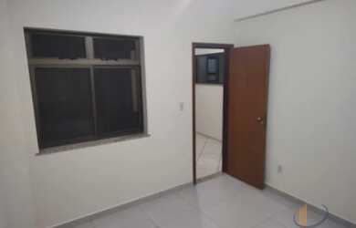 Imagem: O apartamento possui 3 Dormitórios, 1 Banheiro, 1 Vaga na garagem