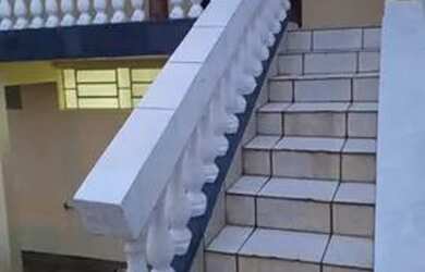 Imagem: A casa possui 2 Dormitórios, 2 Banheiros, 2 Vagas na garagem