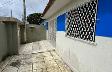 Imagem: A casa possui 2 Dormitórios, 2 Banheiros, 1 Vaga na garagem