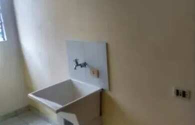 Imagem: A casa possui 2 Dormitórios, 1 Banheiro, 1 Vaga na garagem