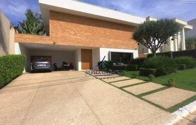 Imagem: A casa em condomínio possui 4 Dormitórios, 5 Banheiros, 4