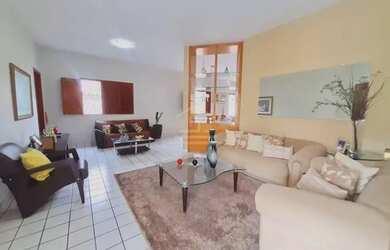 Imagem: A casa possui 3 Dormitórios, 3 Banheiros, 5 Vagas na garagem