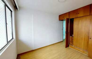 Imagem: O apartamento possui 1 Dormitório, 1 Banheiro, 1 Vaga na garagem