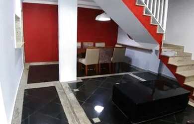 Imagem: A casa possui 3 Dormitórios, 5 Banheiros, 2 Vagas na garagem