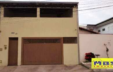 Imagem: A casa possui 3 Dormitórios, 2 Banheiros, 3 Vagas na garagem