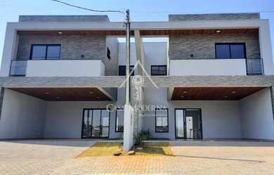 Imagem: A casa possui 2 Dormitórios, 2 Banheiros, 2 Vagas na garagem