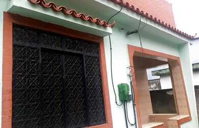 Imagem: A casa possui 2 Dormitórios, 1 Banheiro, 1 Vaga na garagem