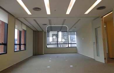 Imagem: O depósito para alugar possui e está localizado em Vila Olímpia