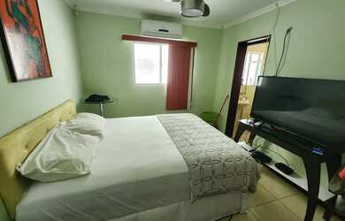 Imagem: O apartamento possui 3 Dormitórios, 1 Banheiro, 1 Vaga na garagem