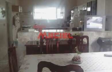 Imagem: A casa possui 3 Dormitórios, 2 Banheiros, 3 Vagas na garagem