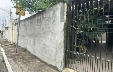 Imagem: A casa possui 2 Dormitórios, 1 Banheiro, 2 Vagas na garagem