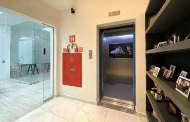 Imagem 10: Prédio comercial à venda em Cotia-SP Galpão com 4 salas, 14 banheiros,...