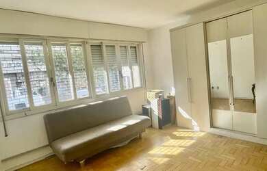 Imagem: O apartamento possui 1 Dormitório, 1 Banheiro, 30m² de Área