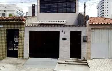 Imagem: A casa possui 4 Dormitórios, 4 Banheiros, 1 Vaga na garagem