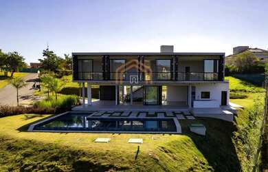 Imagem: A casa em condomínio possui 5 Dormitórios, 2 Banheiros, 5