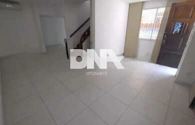 Imagem: A casa à venda possui 3 Dormitórios, 3 Banheiros, 1 Vaga na