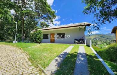 Imagem: A casa em condomínio possui 3 Dormitórios, 2 Banheiros, 1