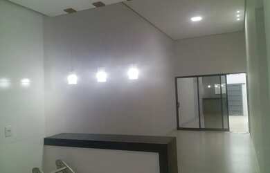 Imagem: A casa possui 3 Dormitórios, 2 Banheiros, 3 Vagas na garagem