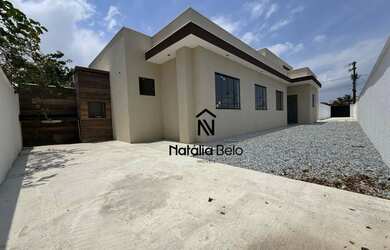 Imagem: A casa possui 3 Dormitórios, 2 Banheiros, 3 Vagas na garagem