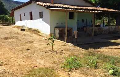 Imagem 12: Fazenda de 114,7 hectares toda plana, toda cercada no arame liso com Rio...